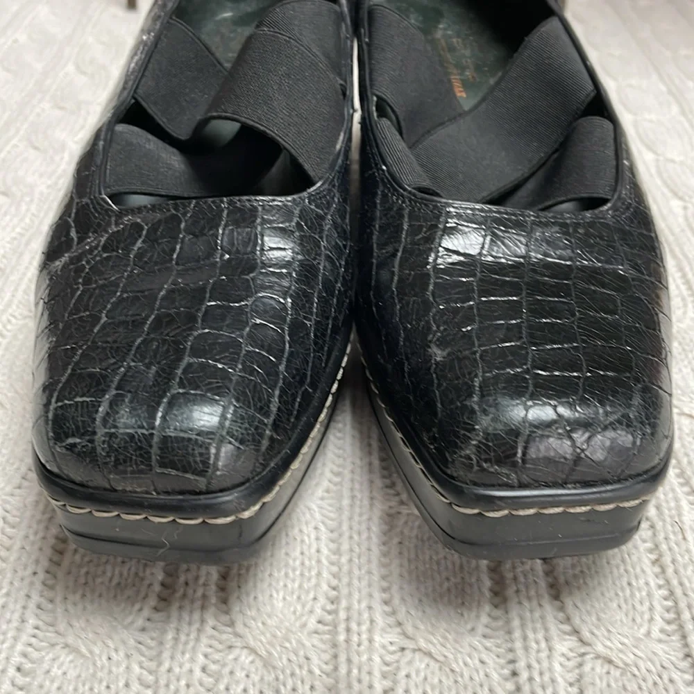 Women’s 8M Donald Pliner Pela Mary Jane Wedge Pump Heels Black Croc Print xcross